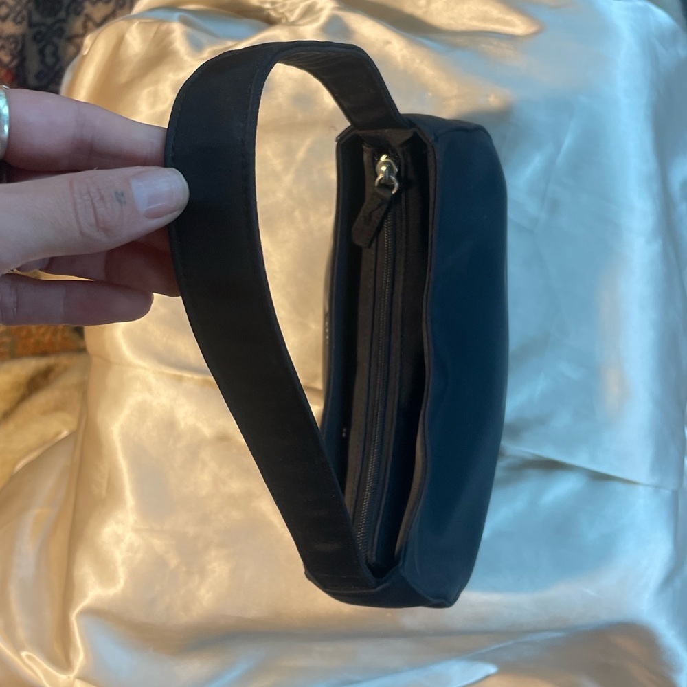 GUESS Black Nylon Y2k Shoulder Bag - Picture 4 of 7